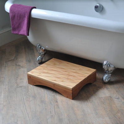 Non slip wooden bath step and cast iron bath tub