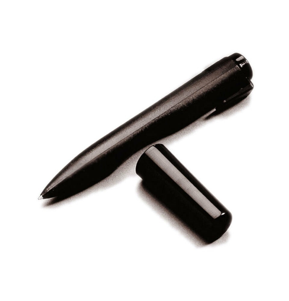 Photo of black contour pen with lid off with white background