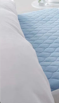 Fitted washable bed pad - blue - single