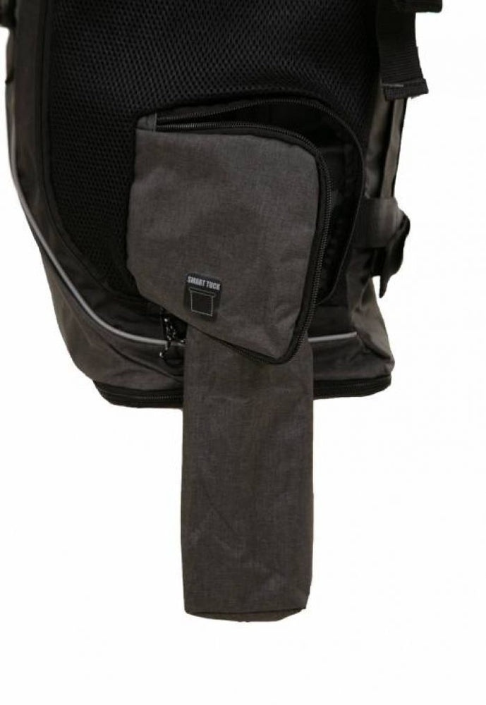 Image of the small side pockets on a torba go in their extended position