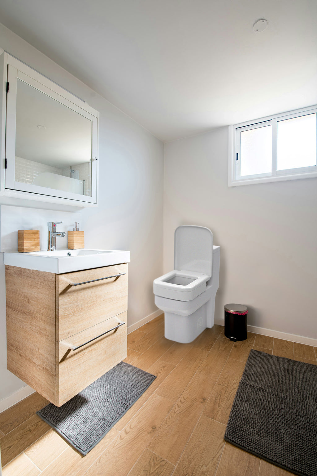 Ashby Lift Toilet Seat - Straight in bathroom