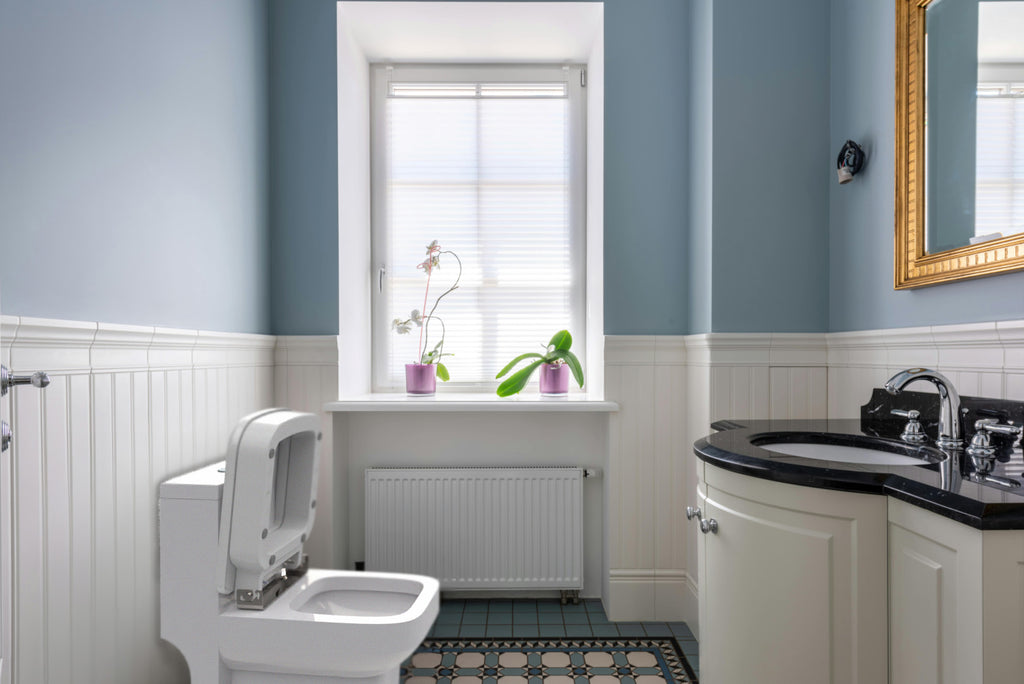 Ashby Lift Toilet Seat - Straight in bathroom