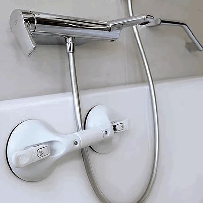 shows Mobeli grab handle fixed to the side of a bathtub