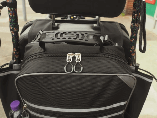 shows the easy-grip zip fastenings on the top of the flexi mobility bag large