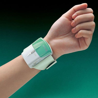 shows someone wearing the i-trans motion sickness reliever on their wrist