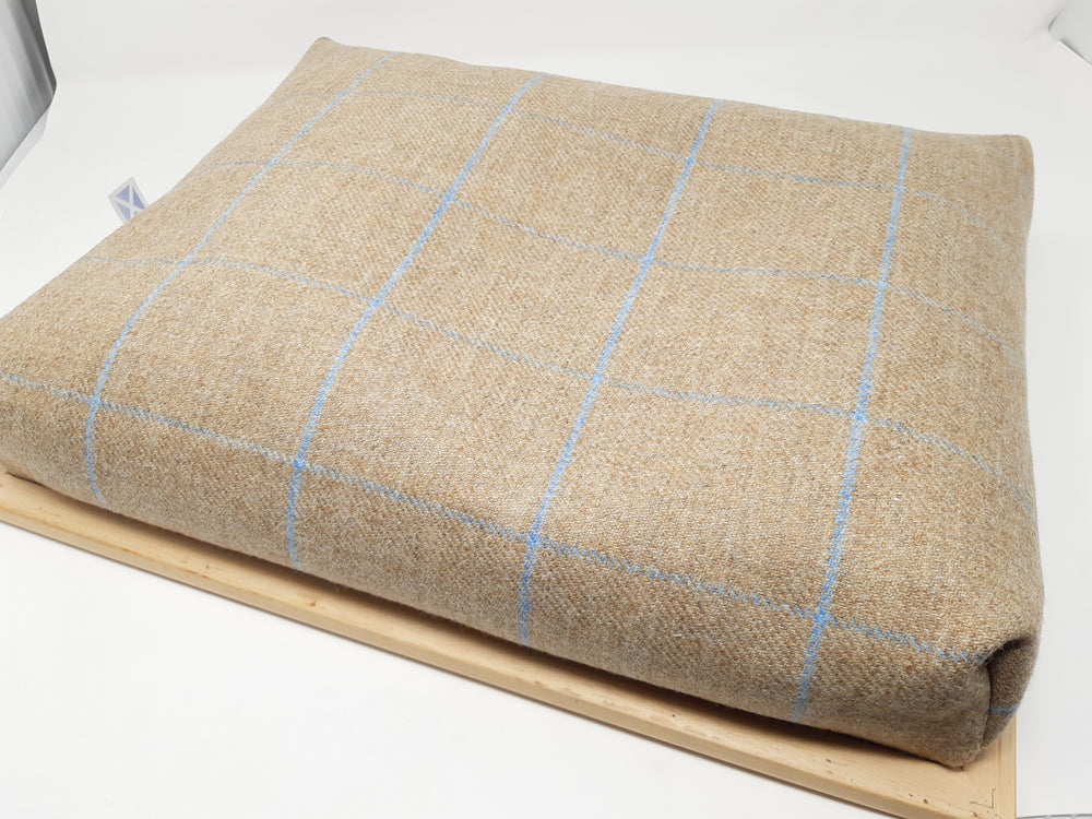 Luxury Tweed Scottie Dog Cushioned Lap Tray – the back of the lap tray
