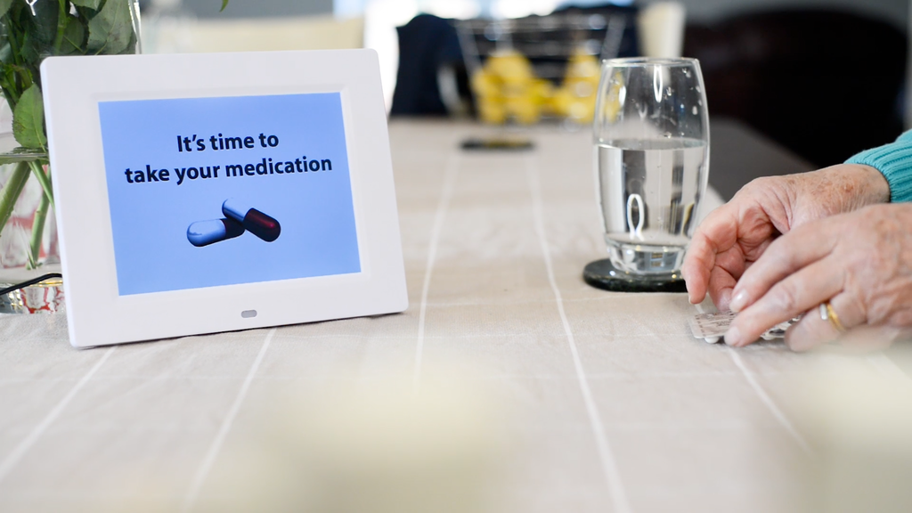 Reminder to take medication on reminder clock