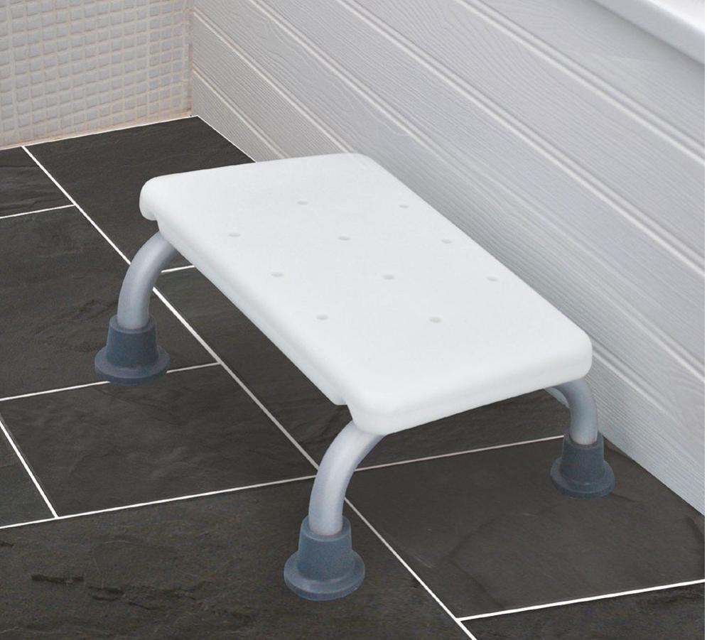 shows the aluminium bath step with non slip feet in a bathroom