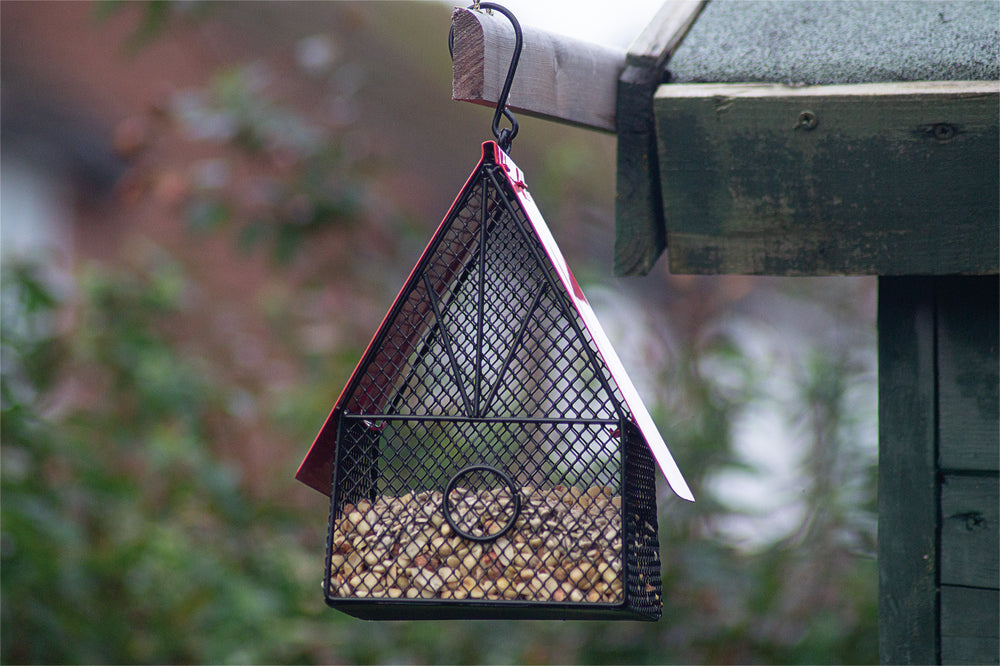 Gardening aid birdhouse with mesh design