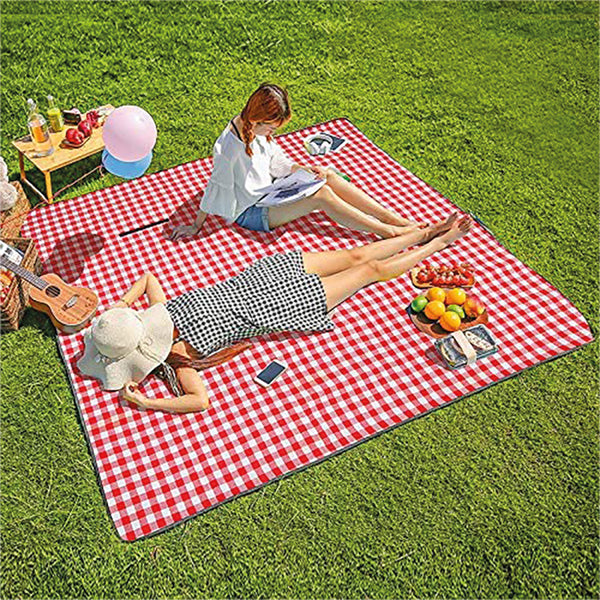 Outdoor living aid, fleece blanket