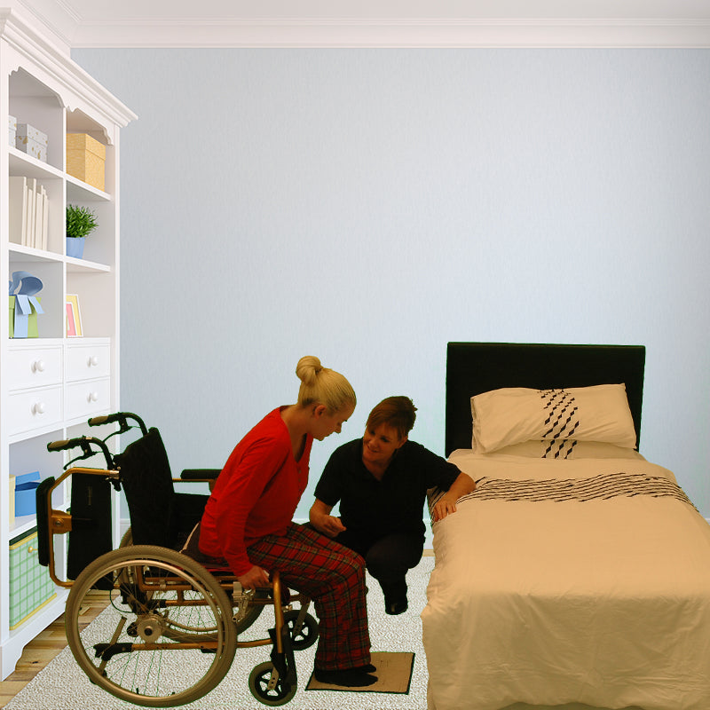 shows the Glide and Lock Chair – Standard being used