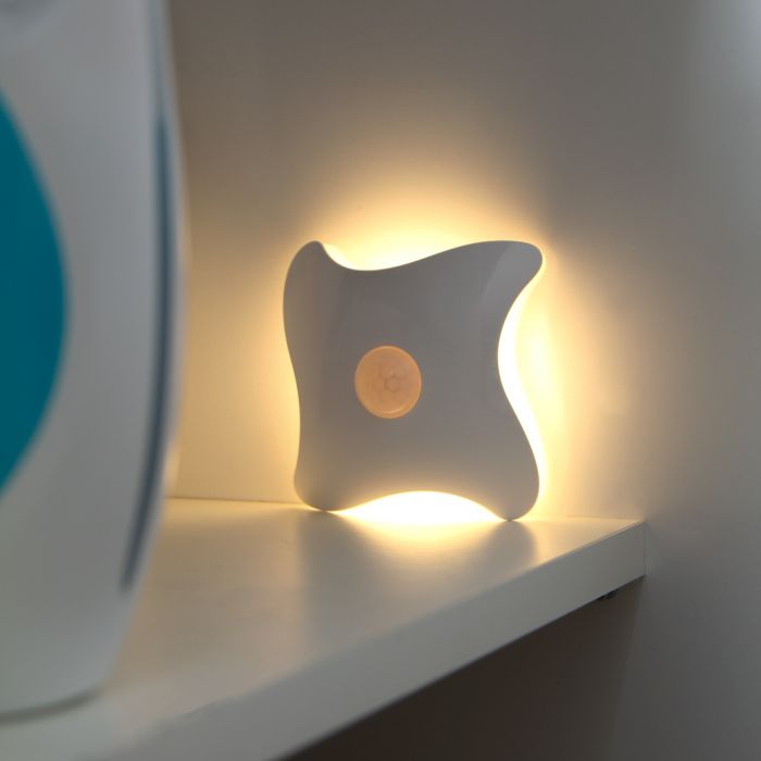 the image shows the lifemax starfish night light on a shelf