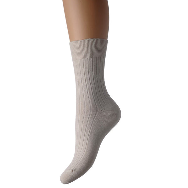 The Feet Retreat Lightweight Seamless Sock in beige