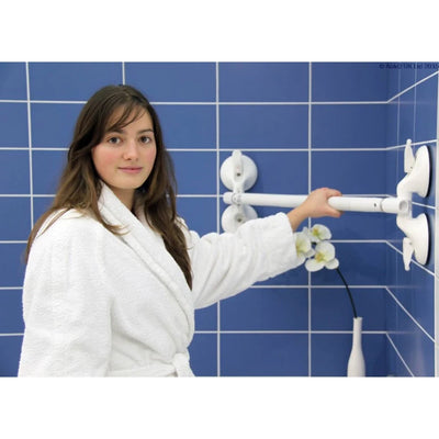 Mobeli Quatro Plus Handle installed in bathroom