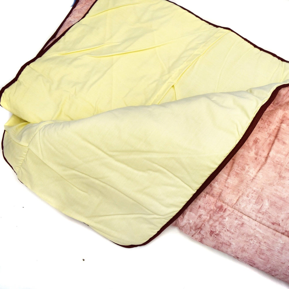 Single Pocketed Lightweight Duvet - Prevents the duvet falling off the bed